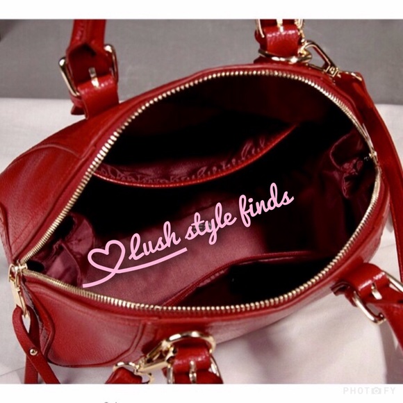 Just In! π ROME Crocodile Shell Crossbody - Picture 8 of 8